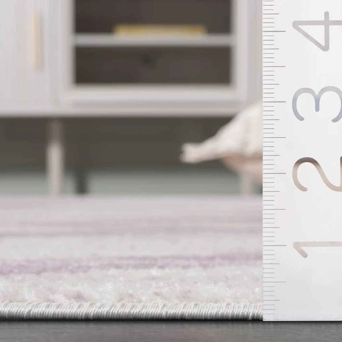 Safavieh Adirondack 4'-0" x 6'-0" Rug in Cream / Purple