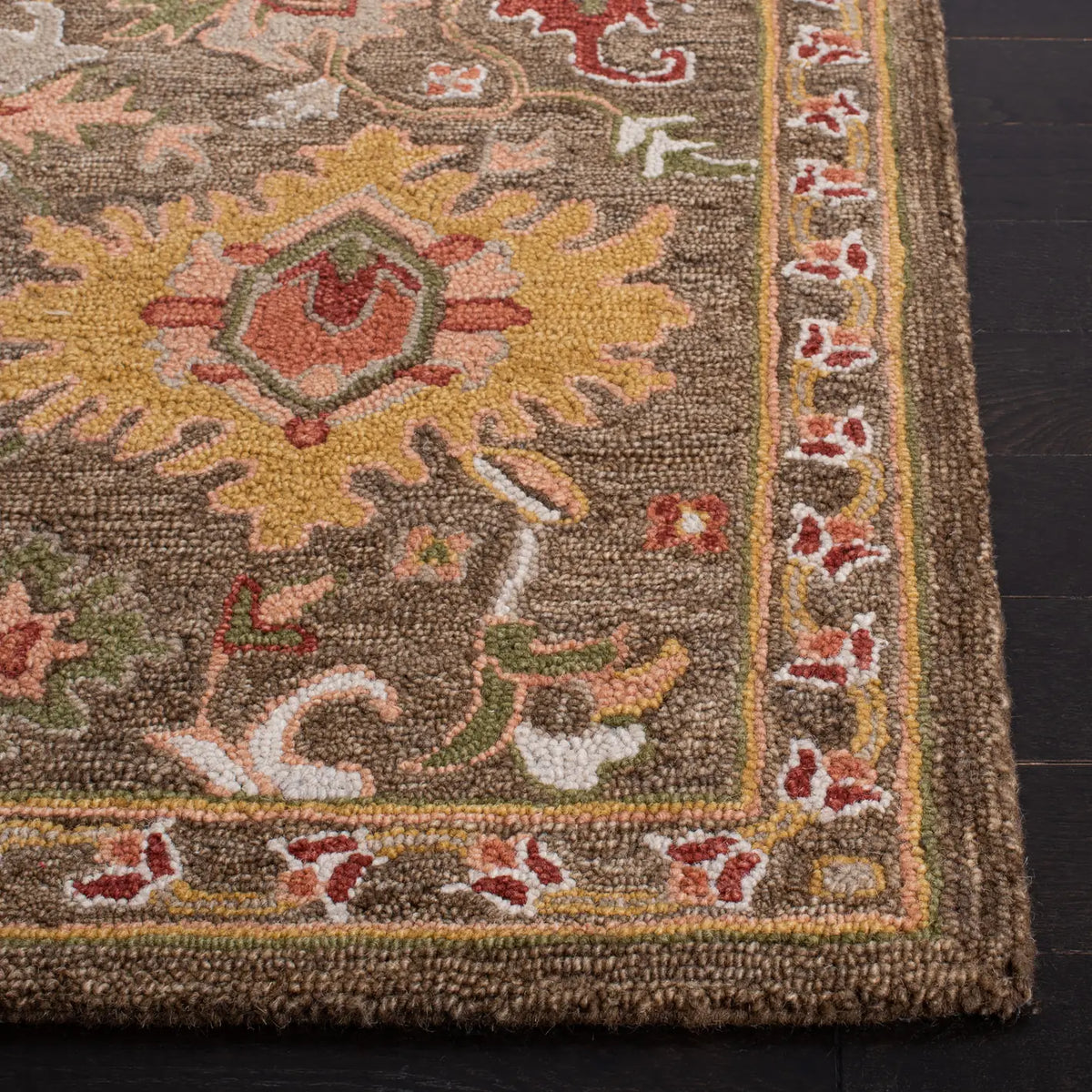 Safavieh Heritage 4'-0" x 6'-0" Rug in Brown / Green