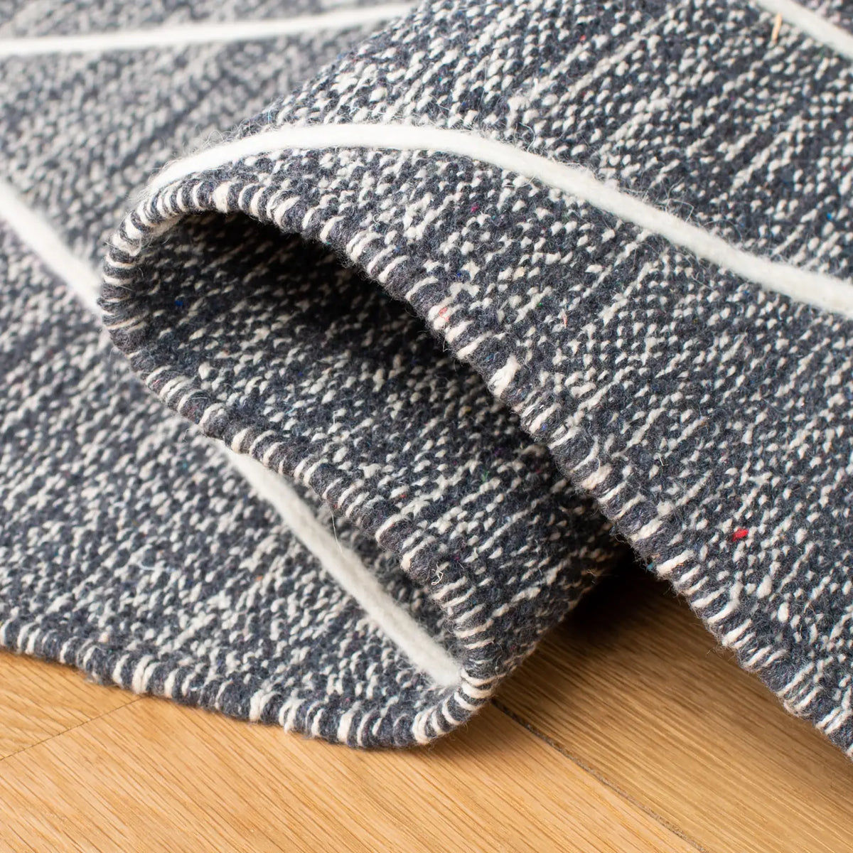Safavieh Striped Kilim 4'-0" x 6'-0" Rug in Dark Grey