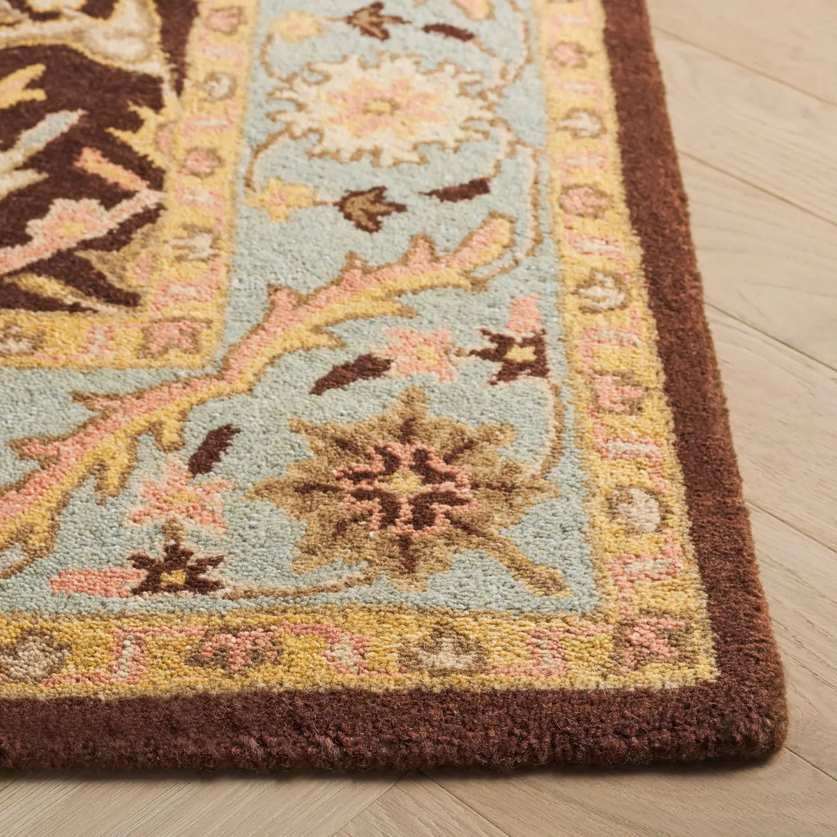 Safavieh Antiquity 4'-0" x 6'-0" Rug in Brown / Green