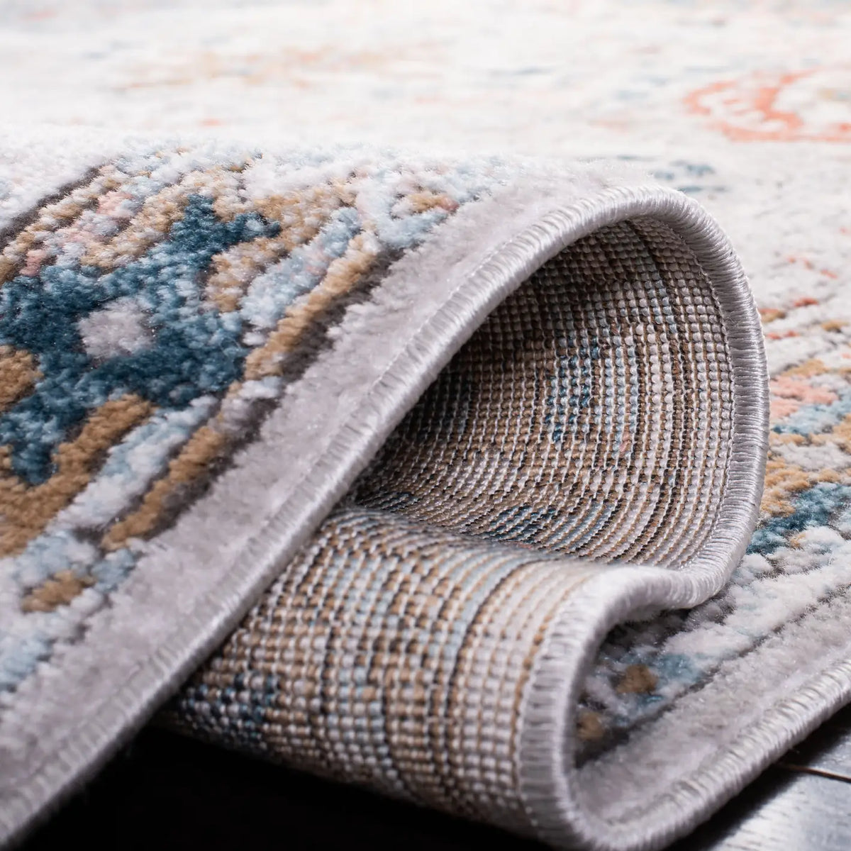 Safavieh Shivan 5'-3" x 7'-6" Rug in Grey / Blue