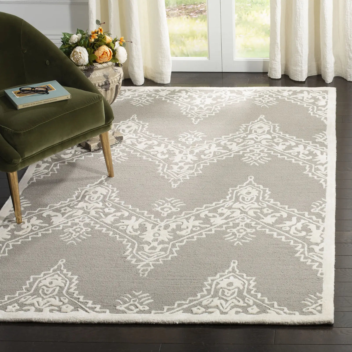 Safavieh Manchester 5'-0" x 8'-0" Rug in Grey / Ivory
