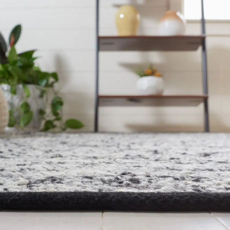 Safavieh Natura 4'-0" x 6'-0" Rug in Black