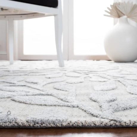Safavieh Southampton 4'-0" x 6'-0" Rug in Grey