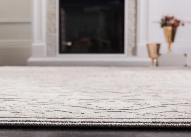Safavieh Reflection 4'-0" x 6'-0" Rug in Light Grey / Cream
