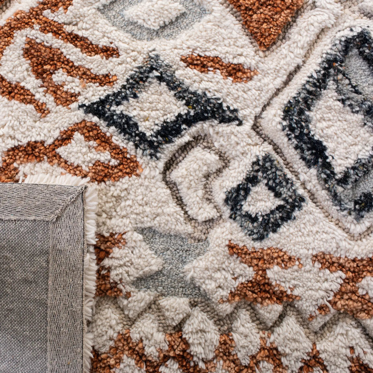 Safavieh Casablanca Shag 5'-0" x 8'-0" Rug in Ivory / Brown
