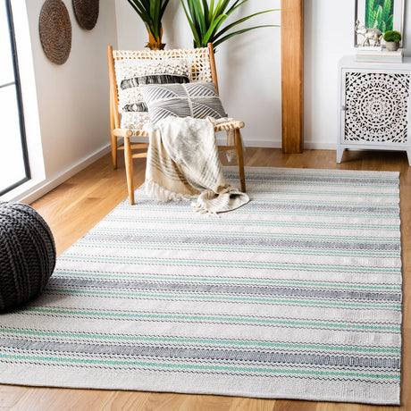 Safavieh Montauk 4'-0" x 6'-0" Rug in Turquoise