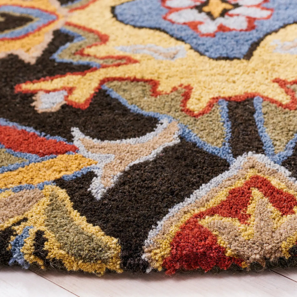 Safavieh Heritage 6'-0" x 6'-0" Rug in Charcoal / Red