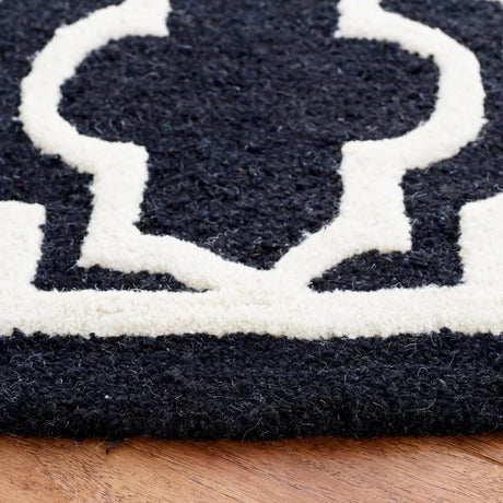 Safavieh Cambridge 6'-0" x 6'-0" Rug in Black / Ivory