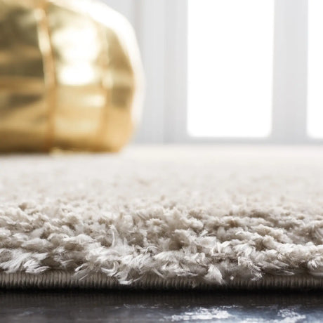 Safavieh Decora Shaggy 4'-0" x 6'-0" Rug in Grey