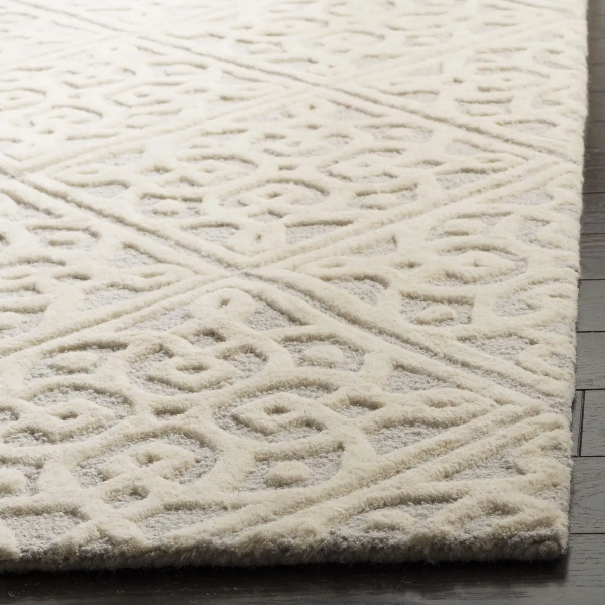 Safavieh Cambridge 4'-0" x 6'-0" Rug in Light Grey / Ivory