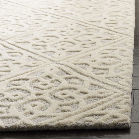 Safavieh Cambridge 4'-0" x 6'-0" Rug in Light Grey / Ivory