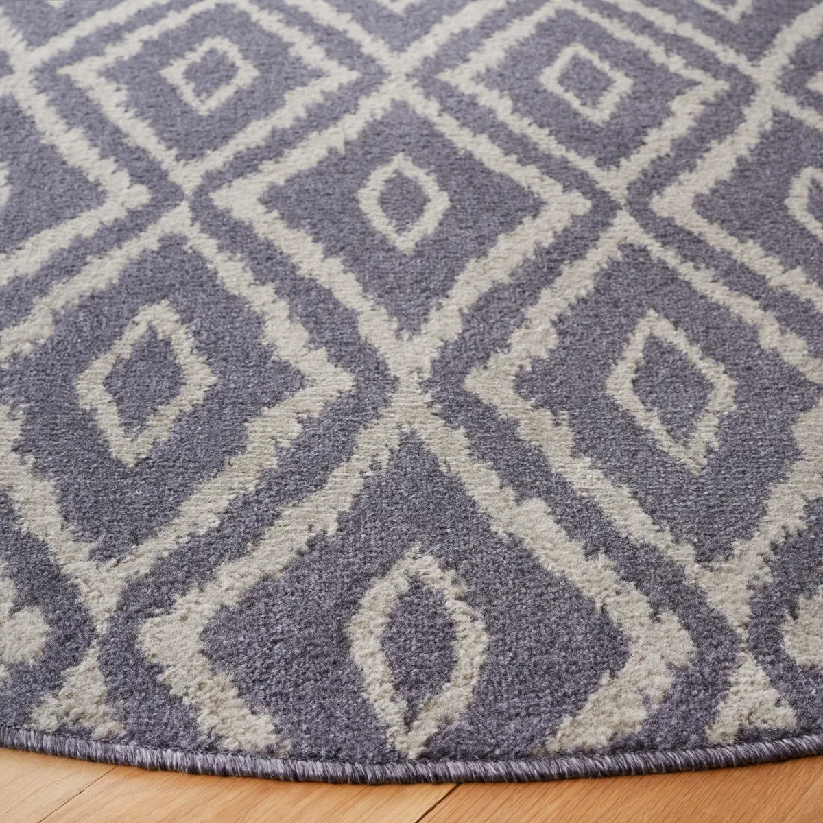 Safavieh Pyramid 6'-7" x 6'-7" Rug in Charcoal / Light Grey