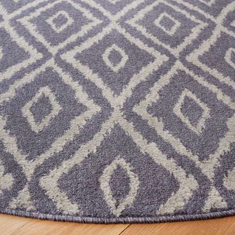 Safavieh Pyramid 6'-7" x 6'-7" Rug in Charcoal / Light Grey