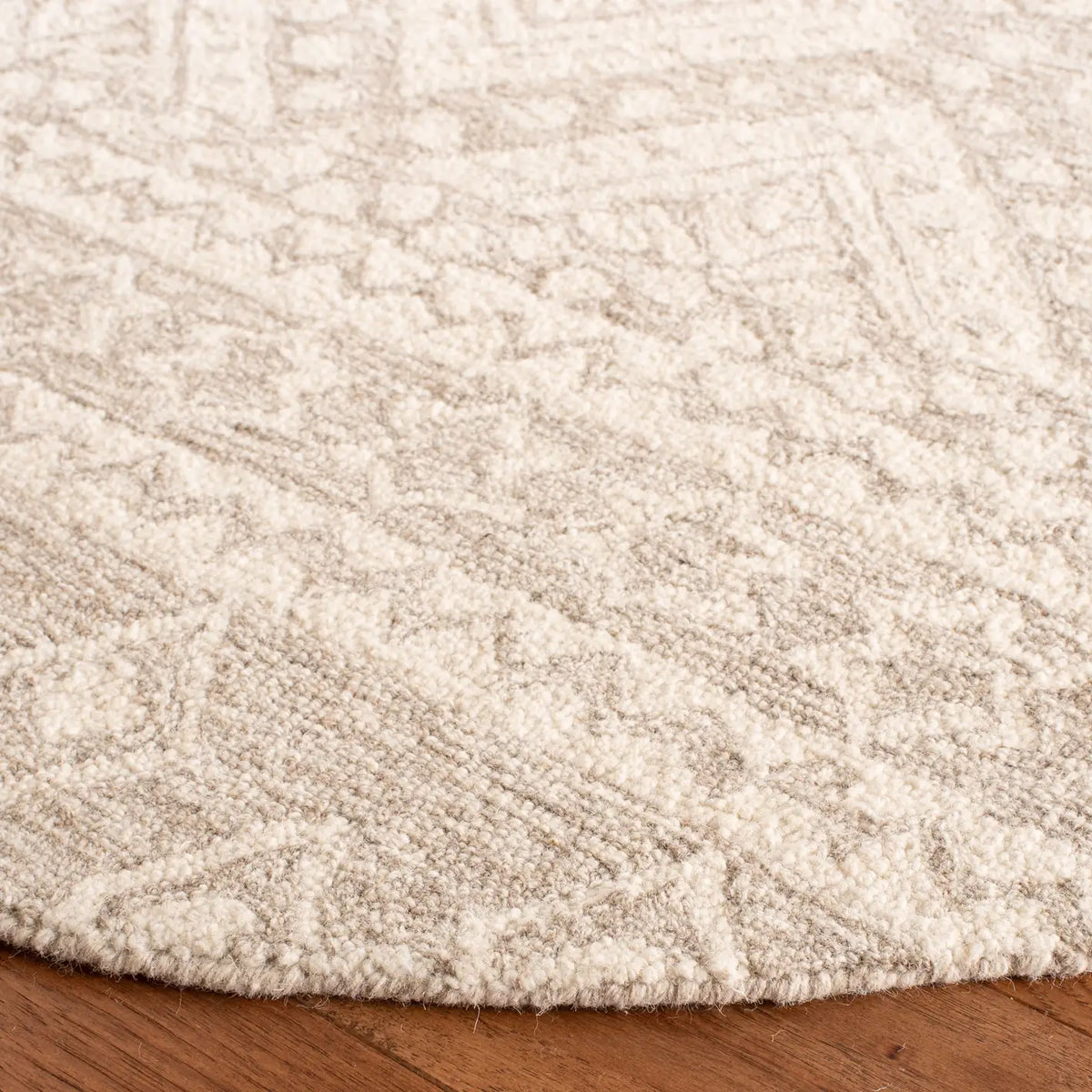 Safavieh Micro-Loop 5'-0" x 5'-0" Rug in Beige / Ivory