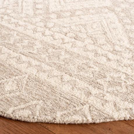 Safavieh Micro-Loop 5'-0" x 5'-0" Rug in Beige / Ivory