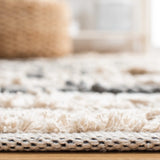 Safavieh Natura 4'-0" x 6'-0" Rug in Beige / Grey
