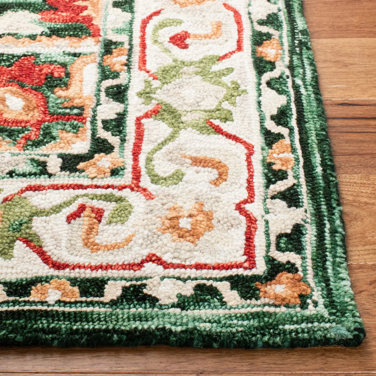 Safavieh Aspen 4'-0" x 6'-0" Rug in Green / Red