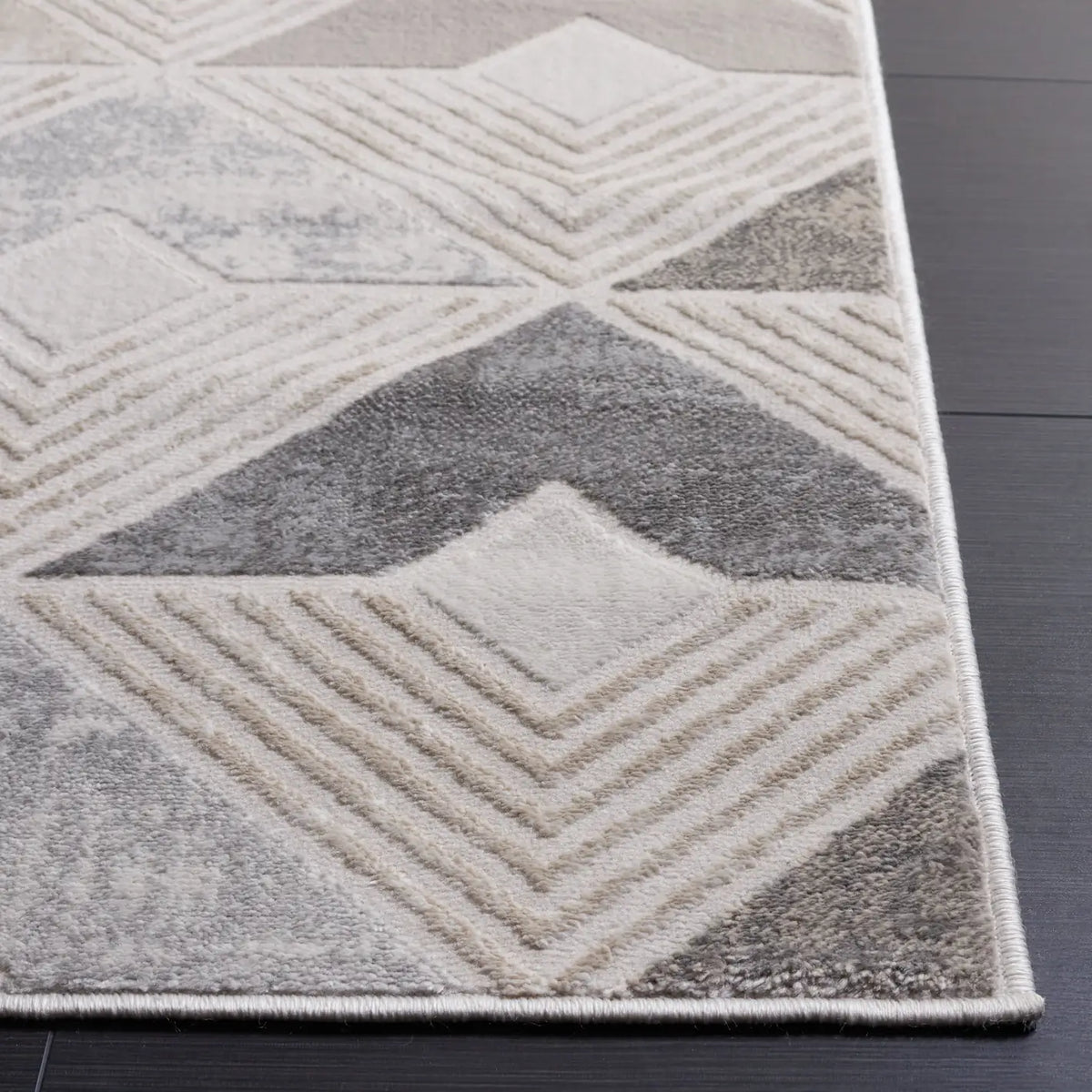 Safavieh Saylor 100 4'-0" x 6'-0" Rug in Grey / Dark Grey