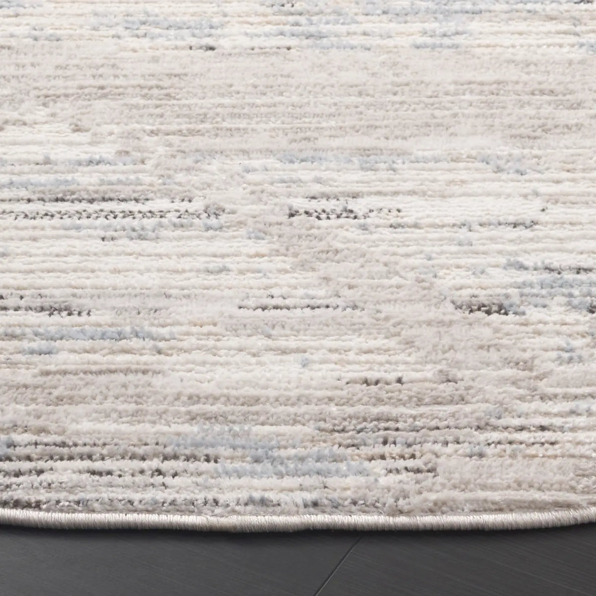 Safavieh Quincy 6'-7" x 6'-7" Rug in Ivory / Beige