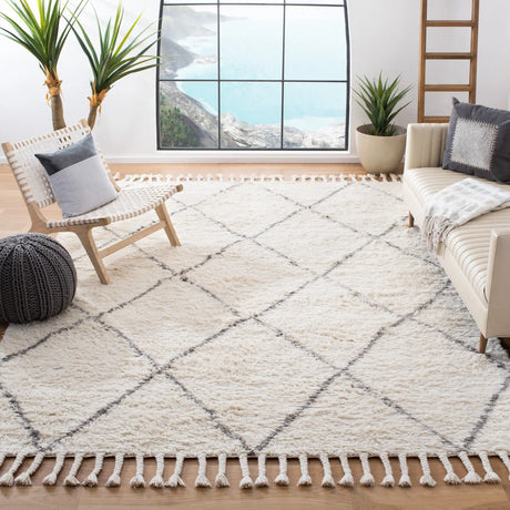 Safavieh Casablanca 8'-0" x 10'-0" Rug in Grey / Ivory