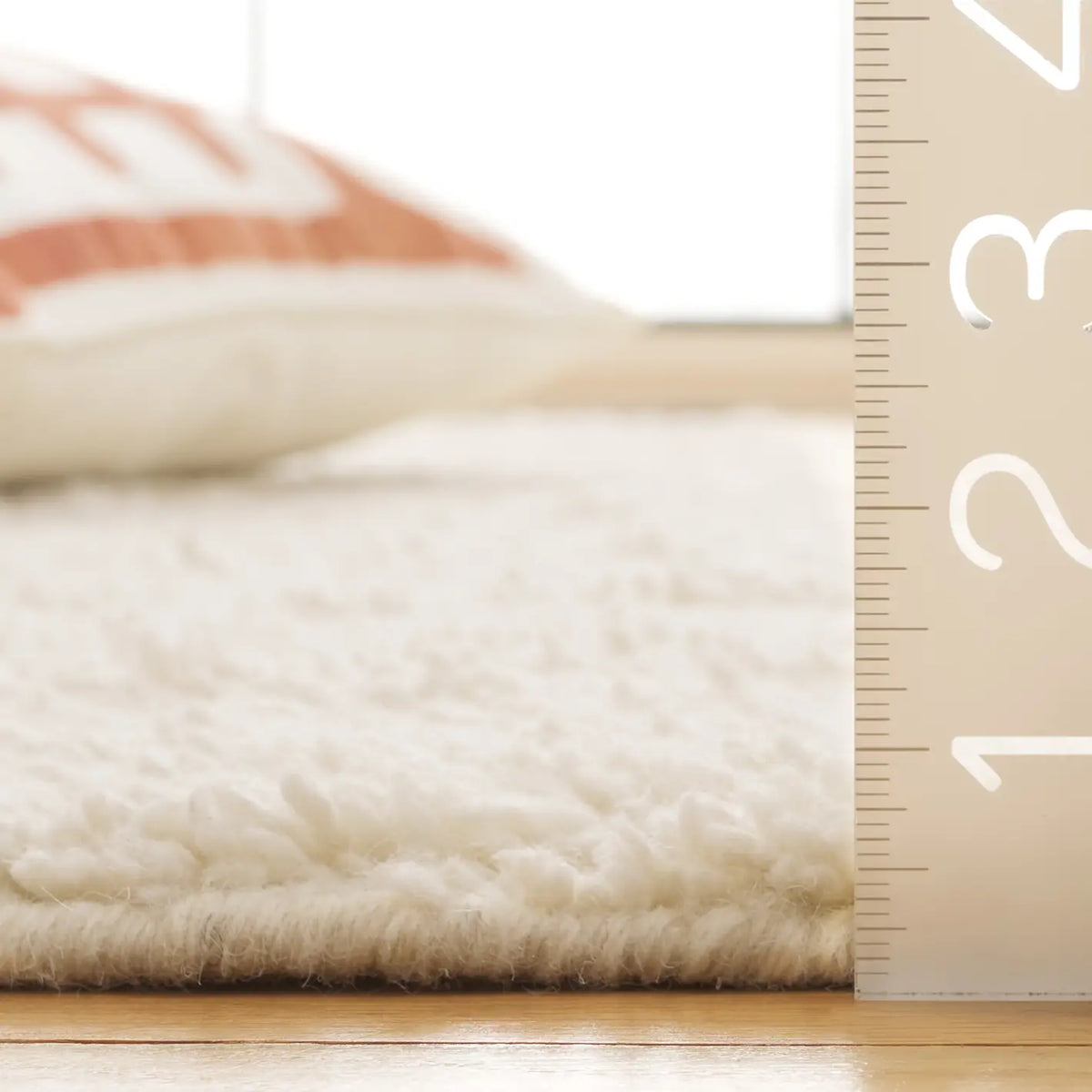 Safavieh Vermont 4'-0" x 6'-0" Rug in Ivory
