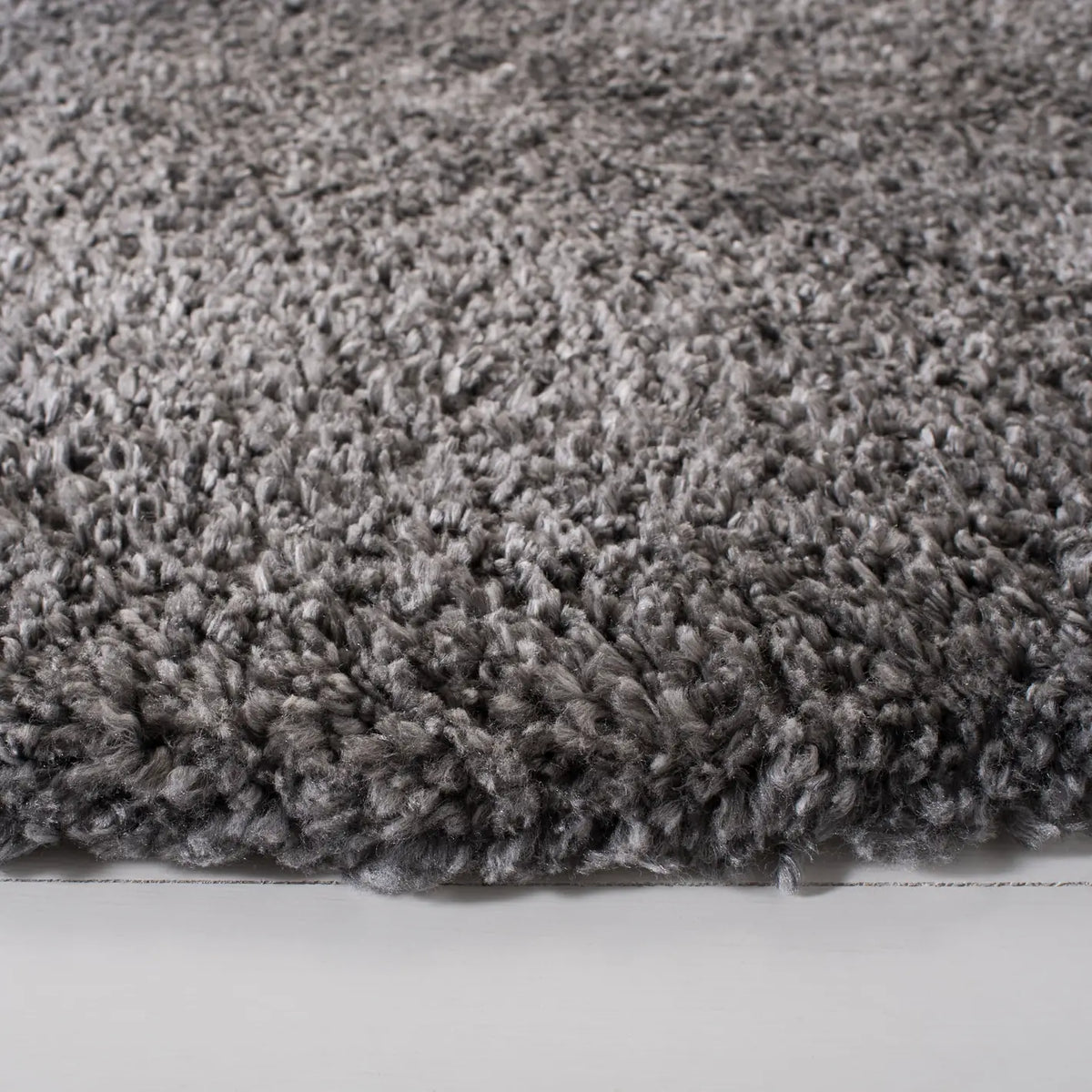 Safavieh Fontana Shag  800 6'-7" x 6'-7" Rug in Silver