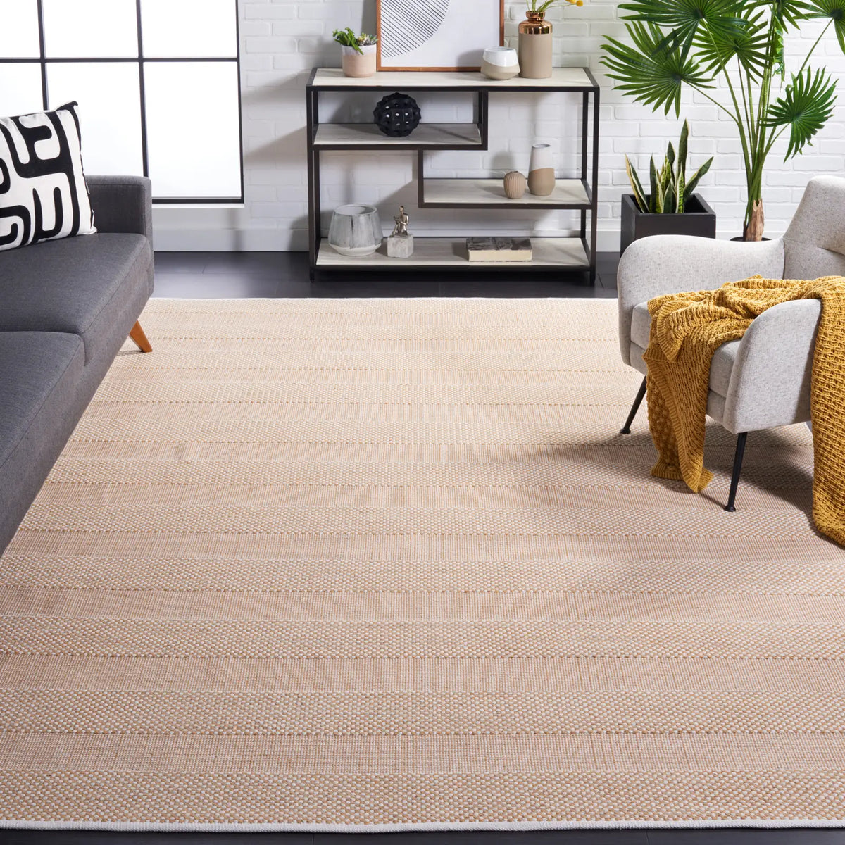 Safavieh Striped Kilim 6'-0" x 9'-0" Rug in Ivory / Gold