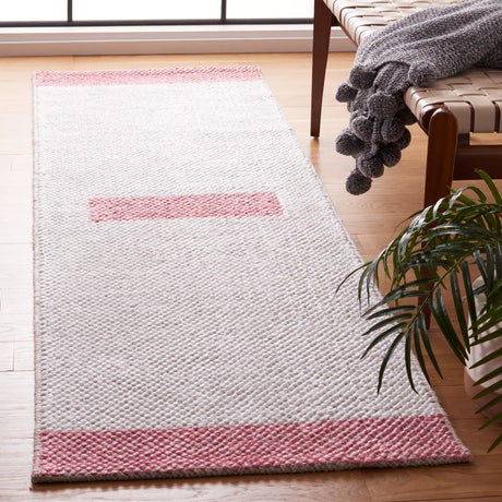 Safavieh Natura 2'-3" x 8'-0" Rug in Ivory / Pink