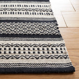 Safavieh Montauk 4'-0" x 6'-0" Rug in Black / Ivory