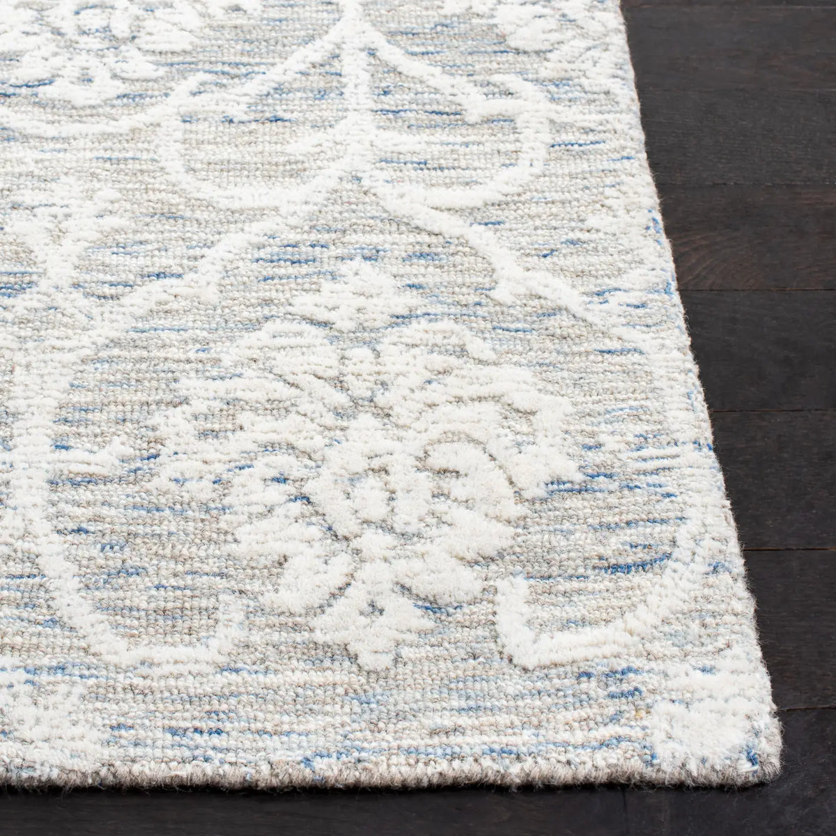 Safavieh Metro 4'-0" x 6'-0" Rug in Light Blue / Ivory