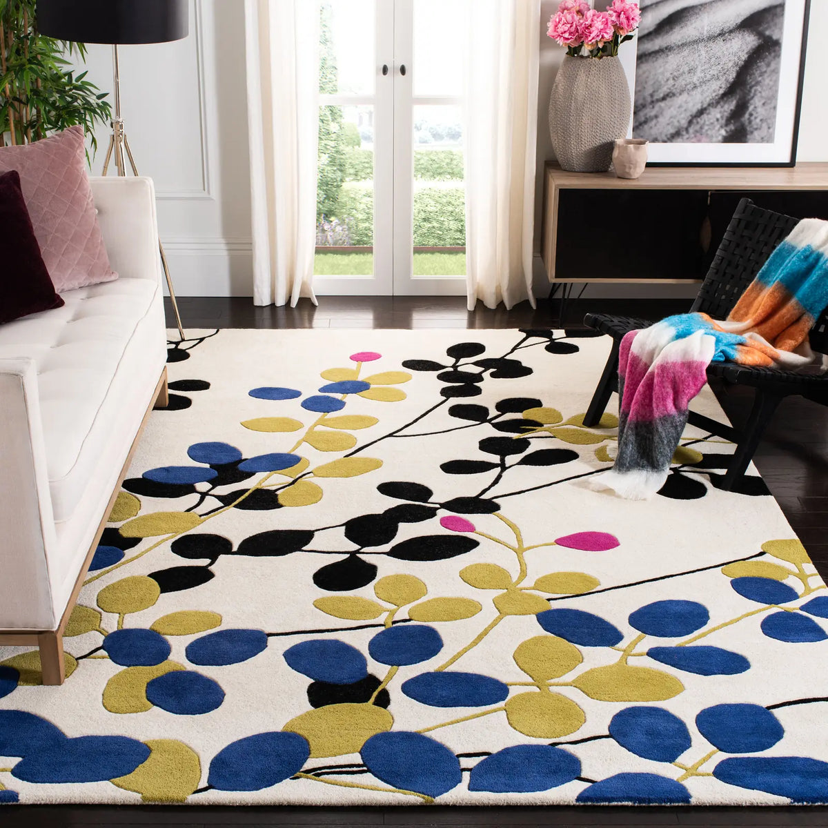 Safavieh Soho 6'-0" x 9'-0" Rug in Ivory / Multi