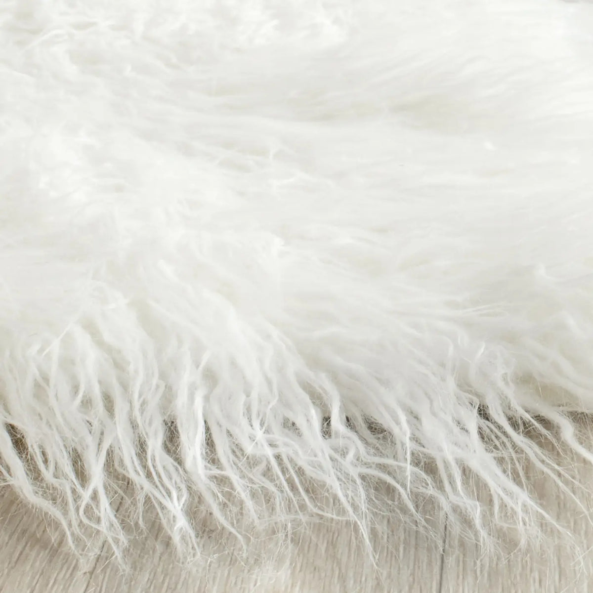 Safavieh Faux Sheep Skin 3'-0" x 5'-0" Rug in Ivory
