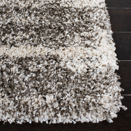 Safavieh Hudson Shag 4'-0" x 6'-0" Rug in Ivory / Grey