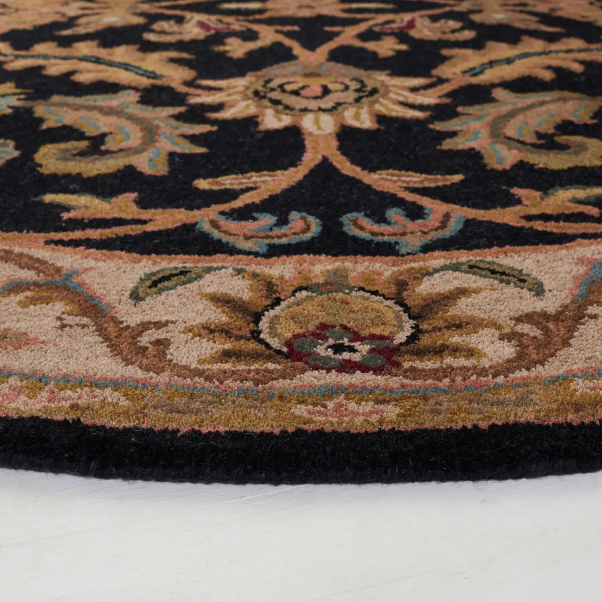 Safavieh Heritage 6'-0" x 6'-0" Rug in Black / Beige