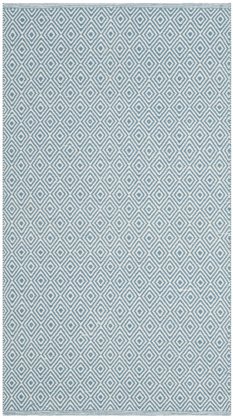 Safavieh Montauk 2'-6" x 4'-0" Rug in Ivory / Light Blue