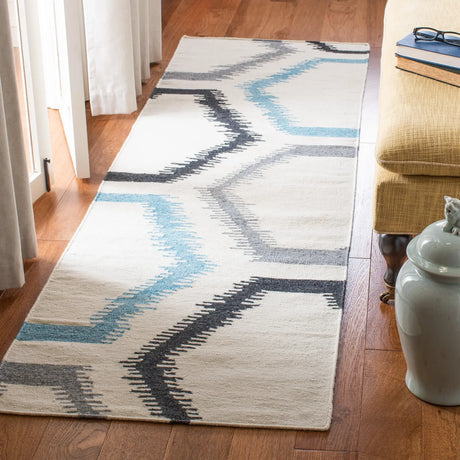 Safavieh Dhurries 2'-6" x 8'-0" Rug in Ivory / Multi