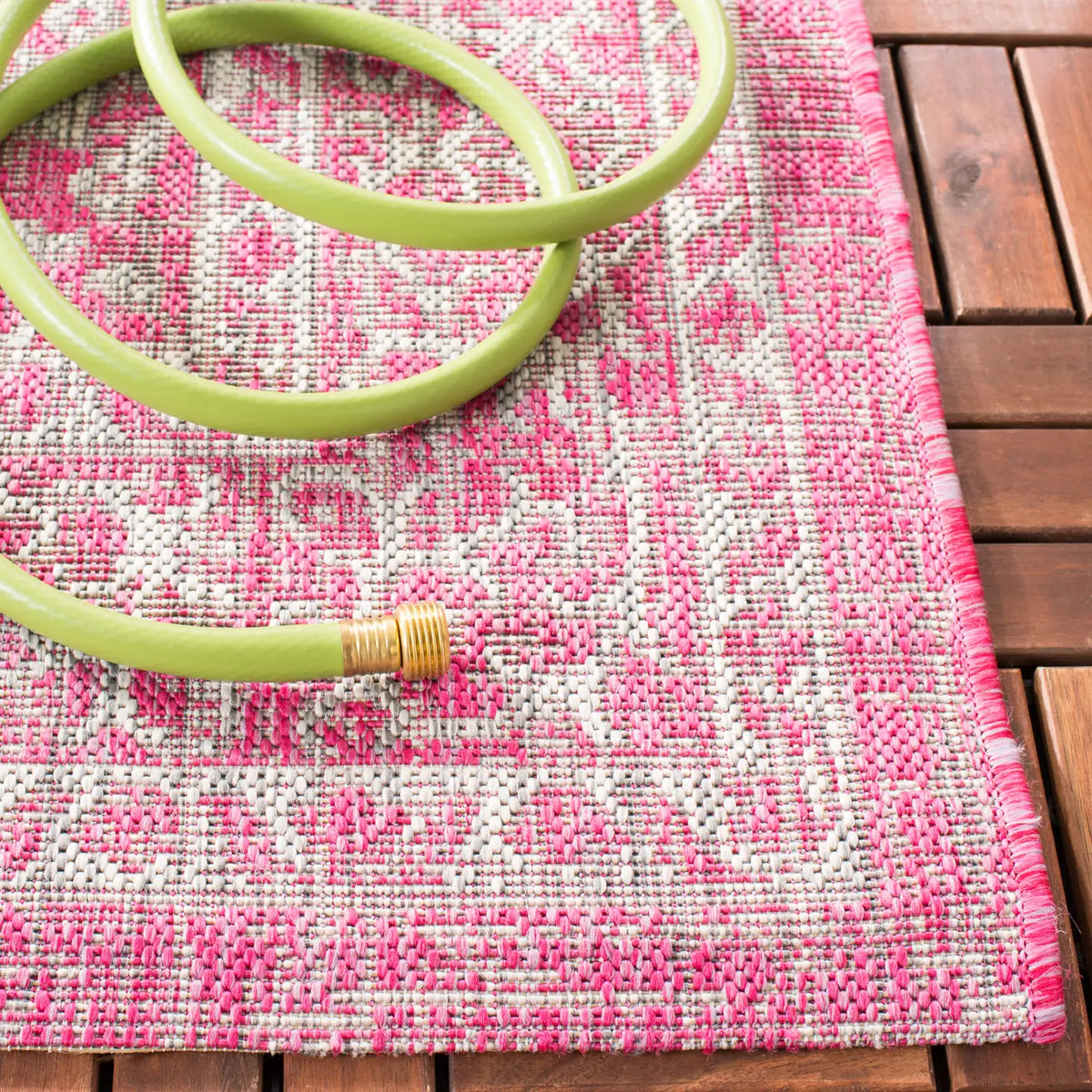 Safavieh Courtyard 4'-0" x 5'-7" Rug in Light Grey / Fuchsia