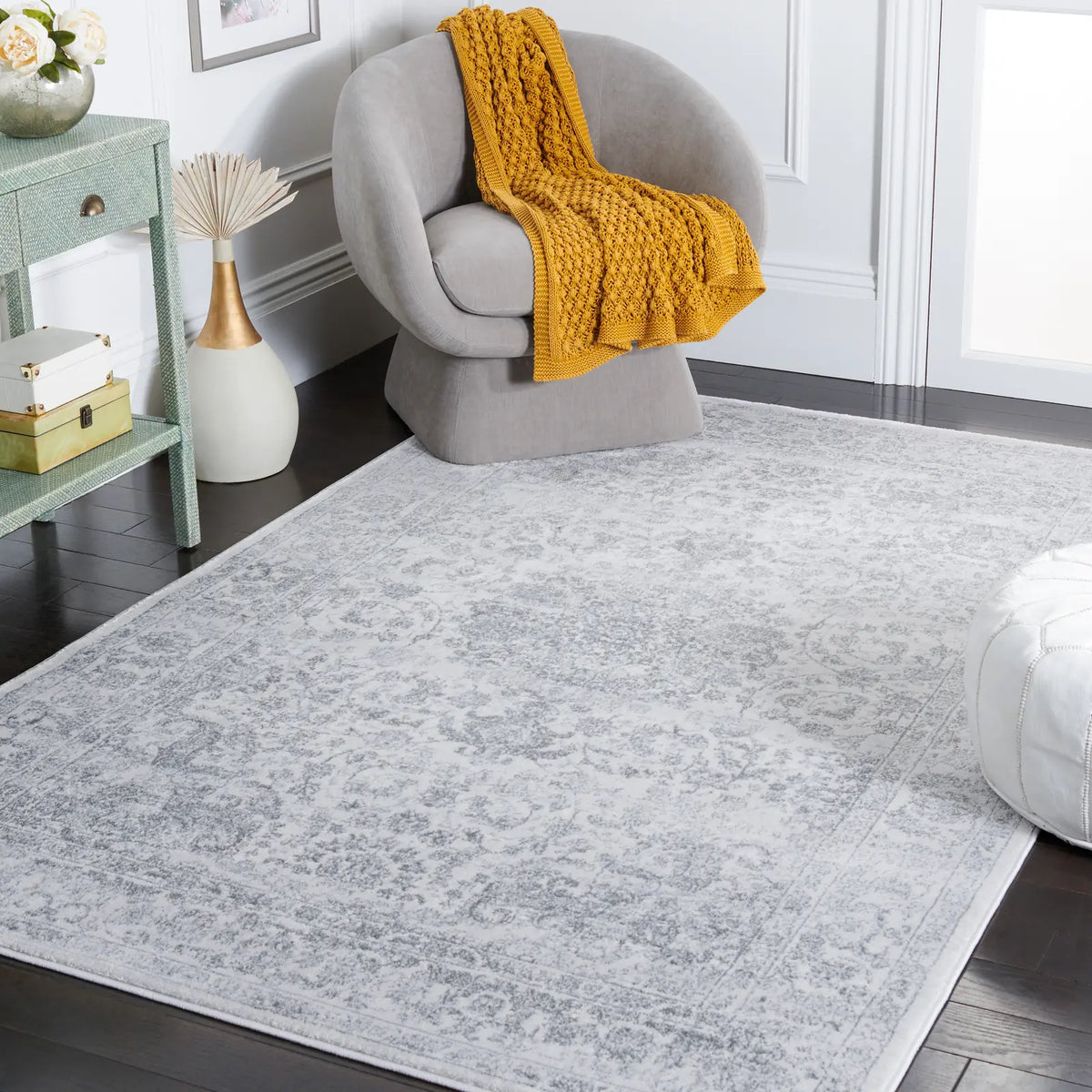 Safavieh Carnegie 5'-1" x 7'-6" Rug in Cream / Dark Grey