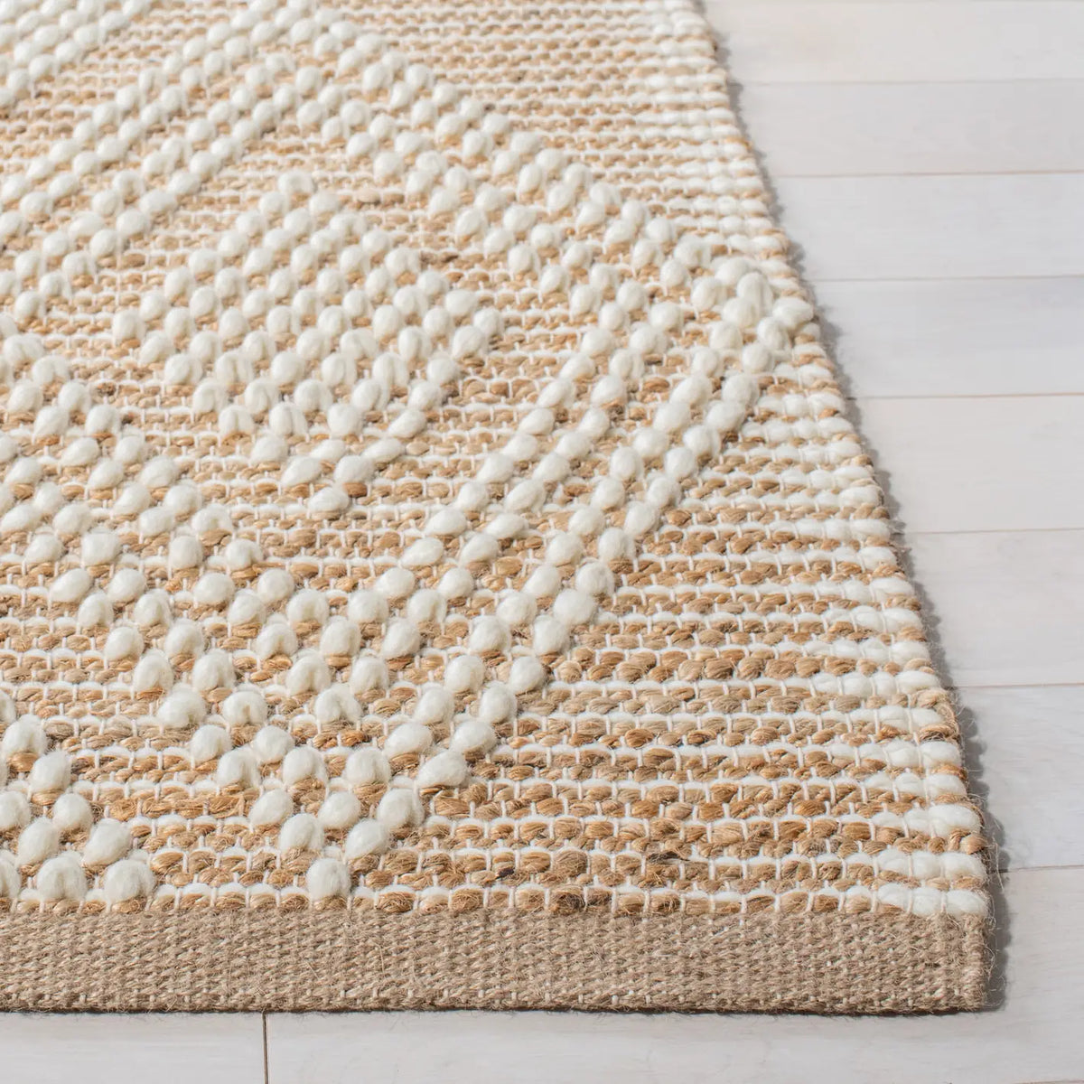Safavieh Natura 4'-0" x 6'-0" Rug in Natural / Ivory