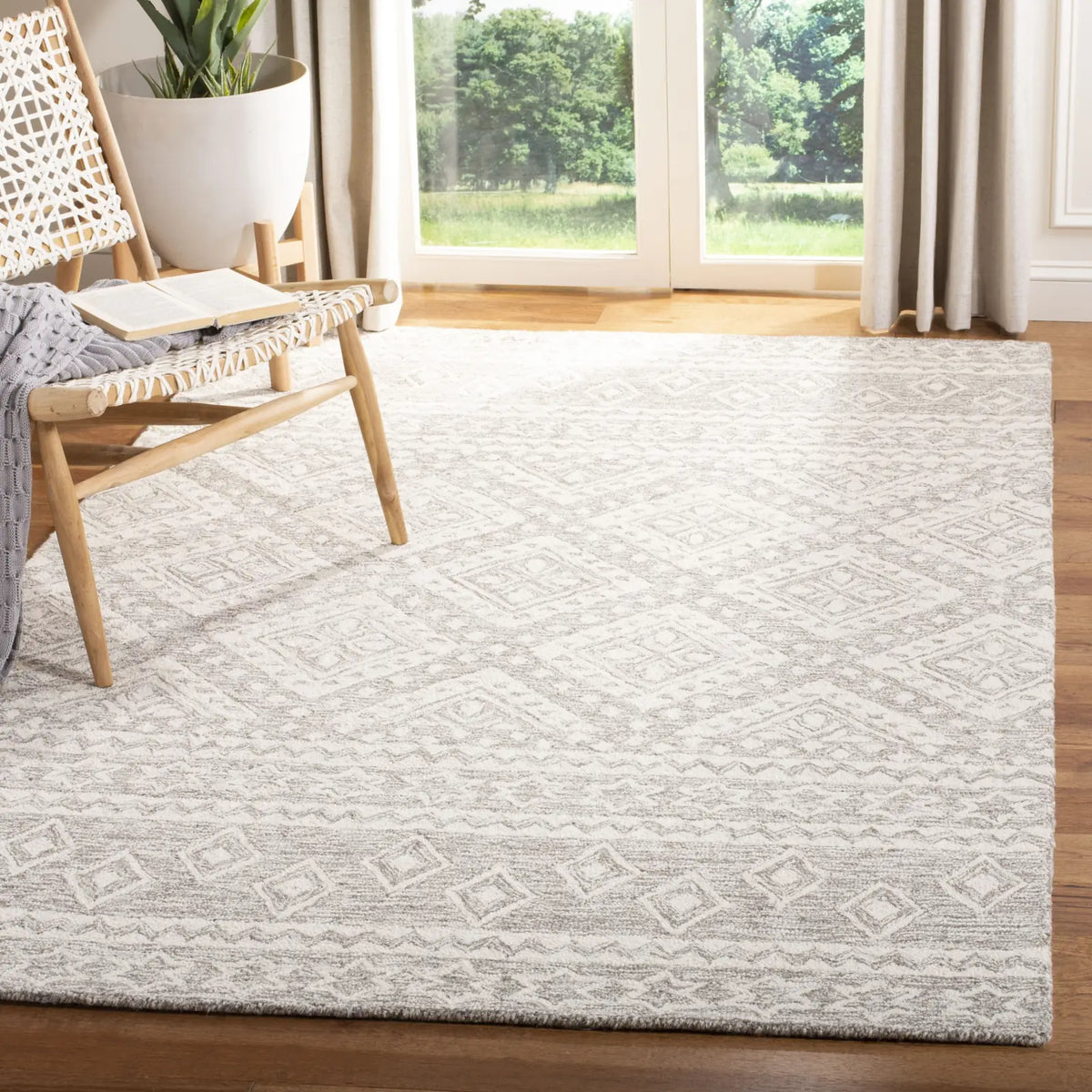 Safavieh Micro-Loop 5'-0" x 8'-0" Rug in Dark Grey / Ivory