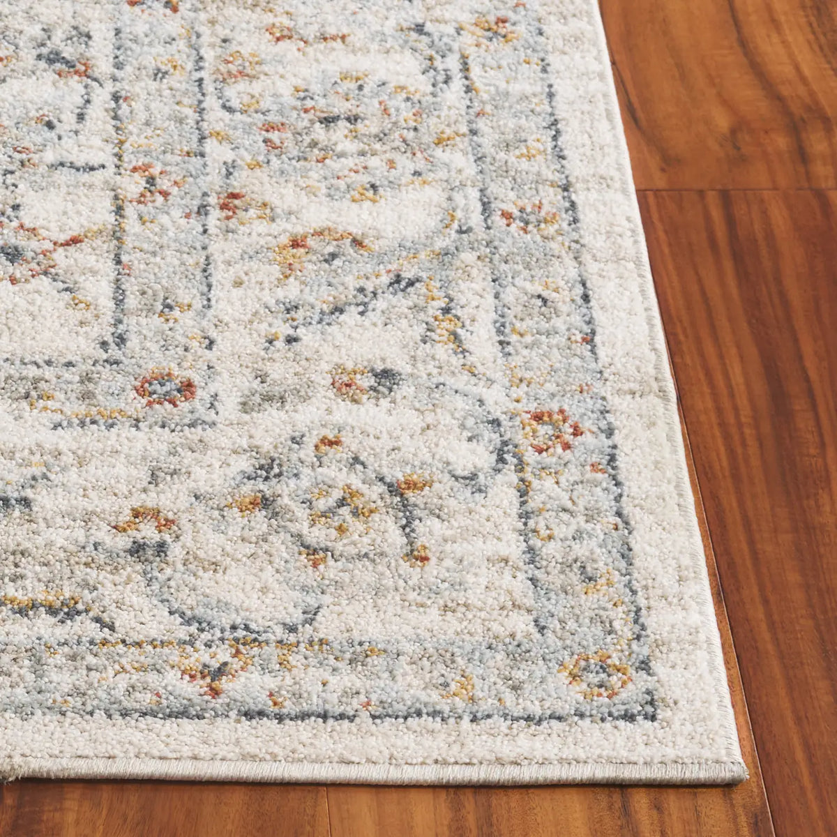 Safavieh Avalon 4'-0" x 6'-0" Rug in Ivory / Light Blue