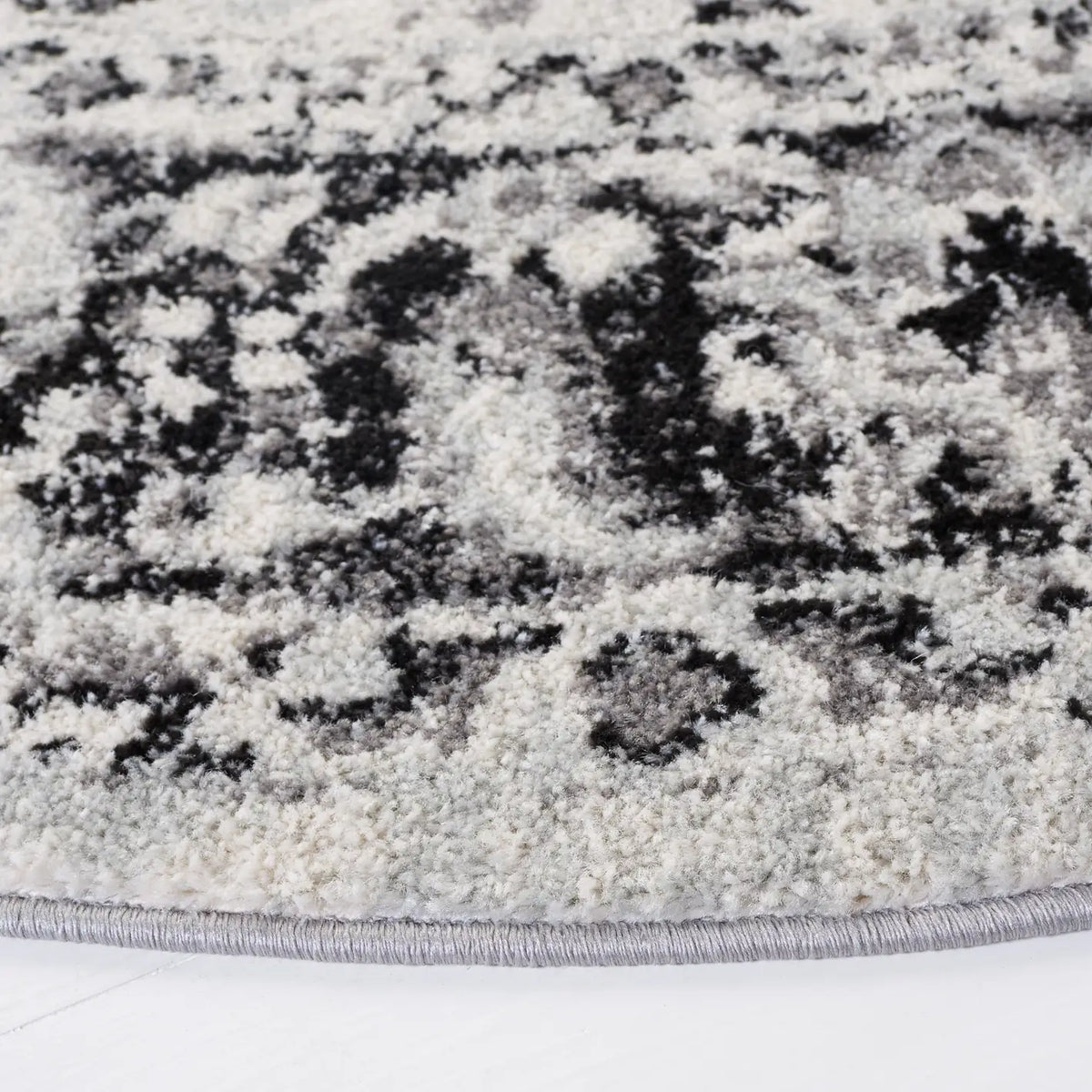 Safavieh Tulum 6'-7" x 6'-7" Rug in Ivory / Black