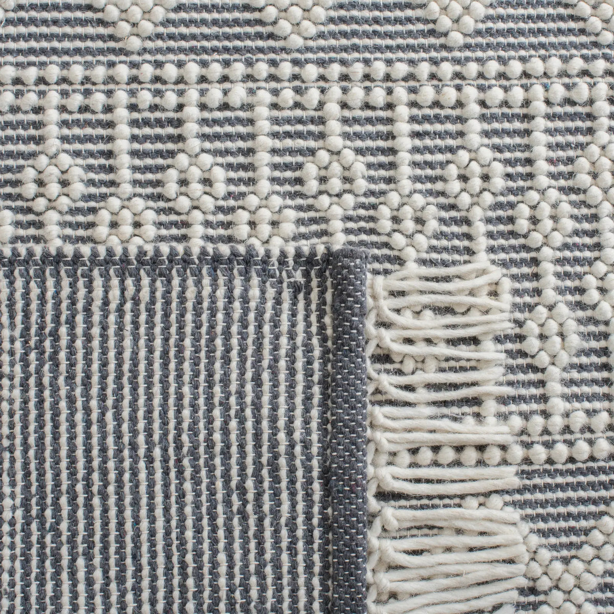 Safavieh Natura 4'-0" x 6'-0" Rug in Ivory / Grey