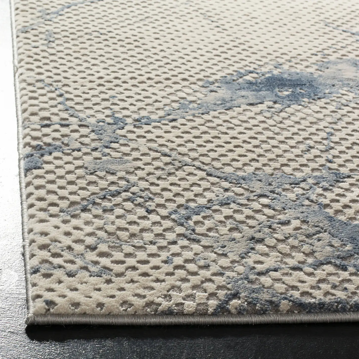 Safavieh Meadow 100 6'-7" x 9'-0" Rug in Navy / Ivory