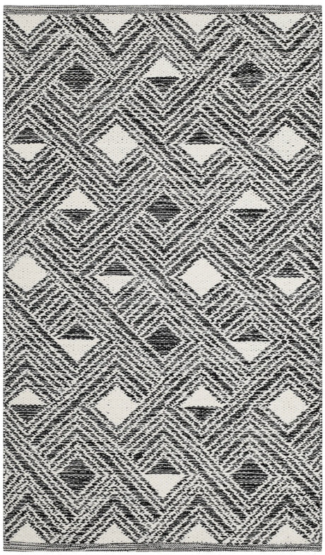 Safavieh Montauk 2'-3" x 3'-9" Rug in Black / Ivory