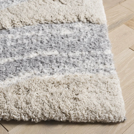 Safavieh Hi-Lo Shag 4'-0" x 6'-0" Rug in Grey / Light Beige