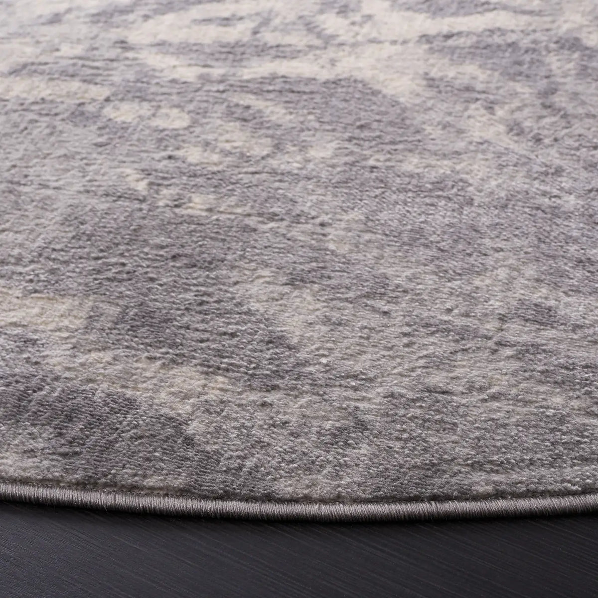 Safavieh Jasper 100 6'-7" x 6'-7" Rug in Grey / Ivory