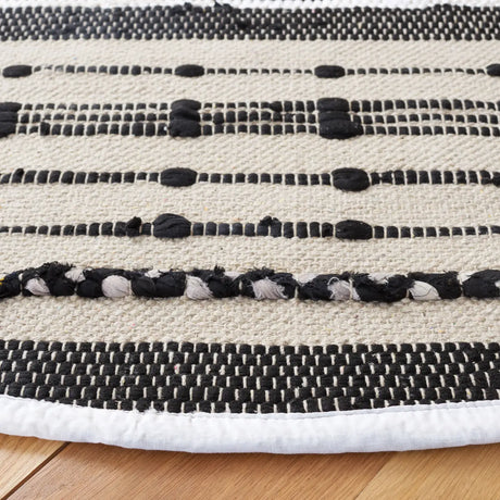Safavieh Striped Kilim 6'-0" x 6'-0" Rug in Beige / Black