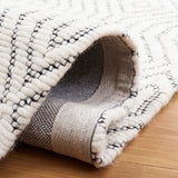 Safavieh Marbella 4'-0" x 6'-0" Rug in Ivory / Black